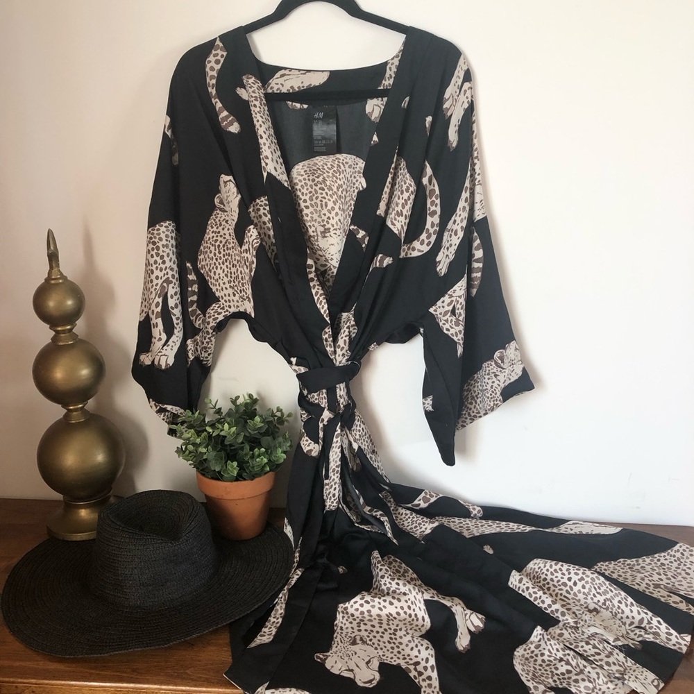 H&M Black Leopard-Print  Kimono dressing gown